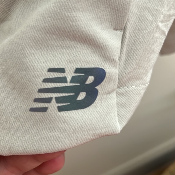 New Balance Run Crew Jacket - no tag - Picture 11 of 15
